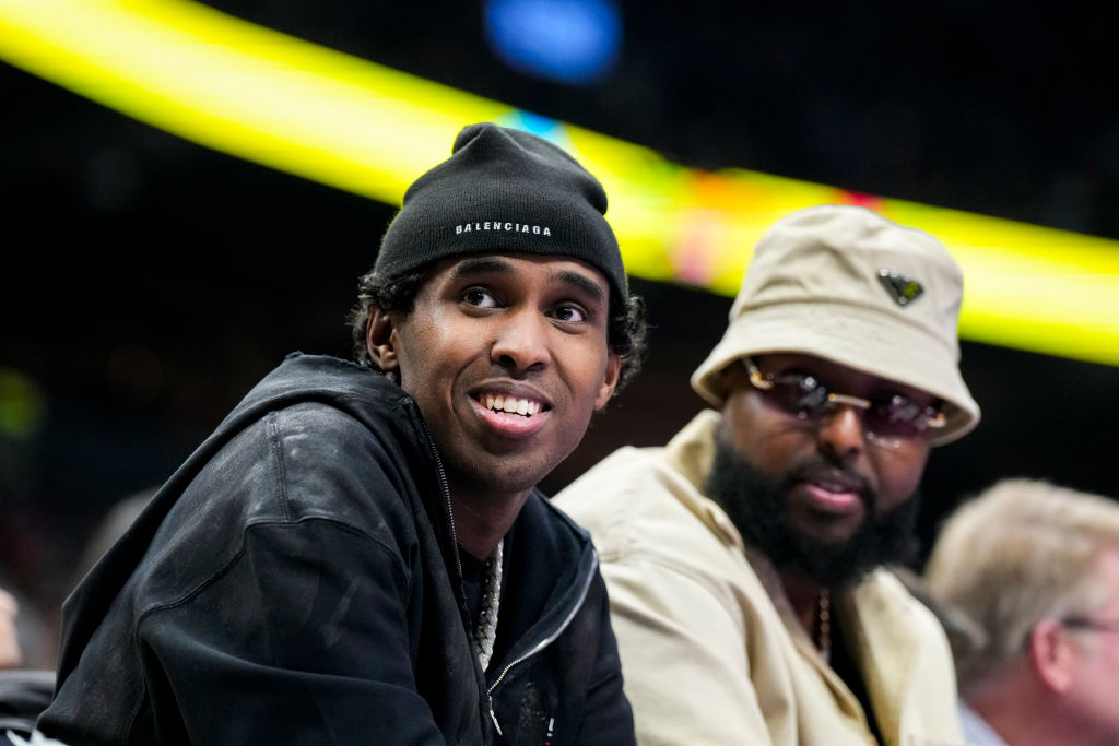 Drake Affiliate Top5 Reportedly Stabbed In The Neck In London