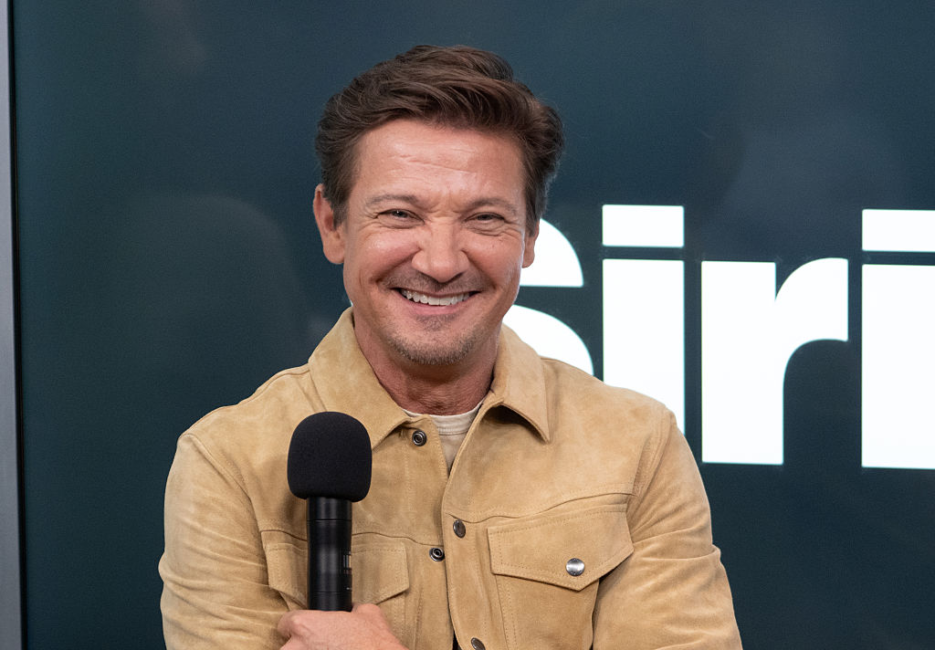 Jeremy Renner Accused Of Sending Unsolicited Nude Photos & Threats To Call ICE On Chinese Filmmaker